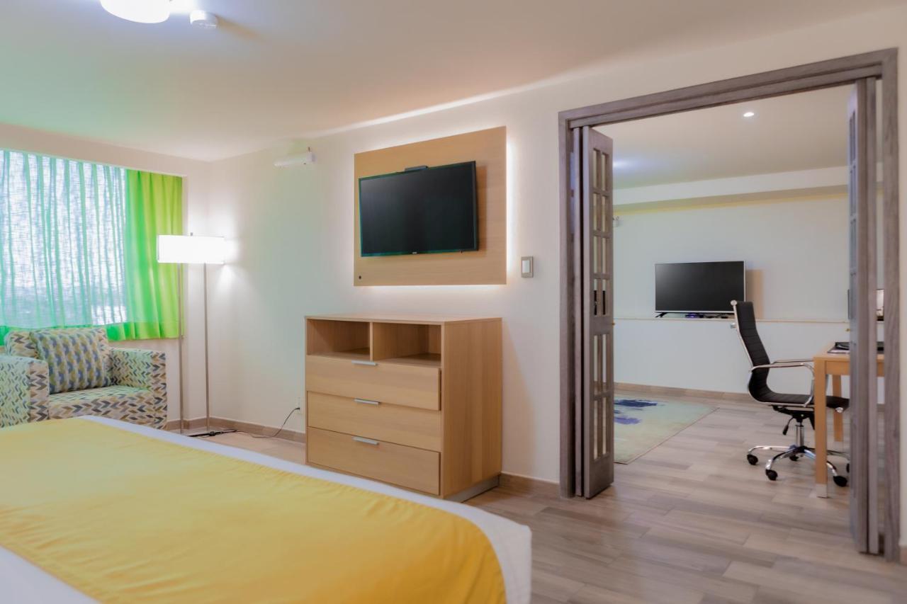 La Joya Pachuca Hotel Exterior foto A suite at the Holiday Inn Express in San Francisco